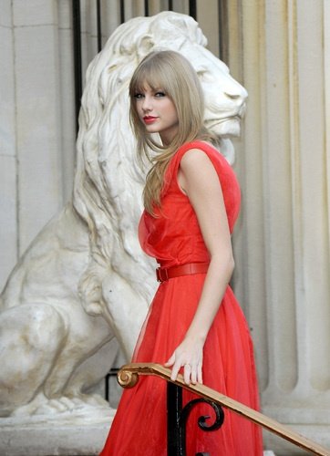 Taylor Swift at Billboard Women In Music — photo 67