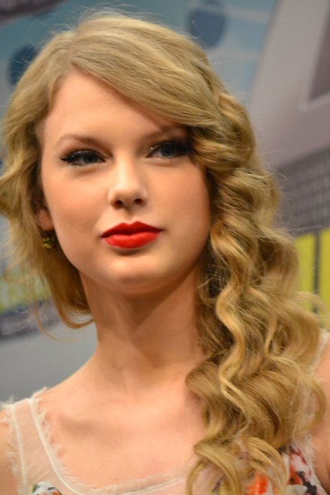 Taylor Swift at 2011 CMA Music Festival Press Conference — photo 7