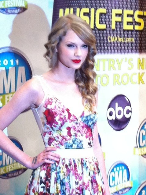 Taylor Swift at 2011 CMA Music Festival Press Conference — photo 8
