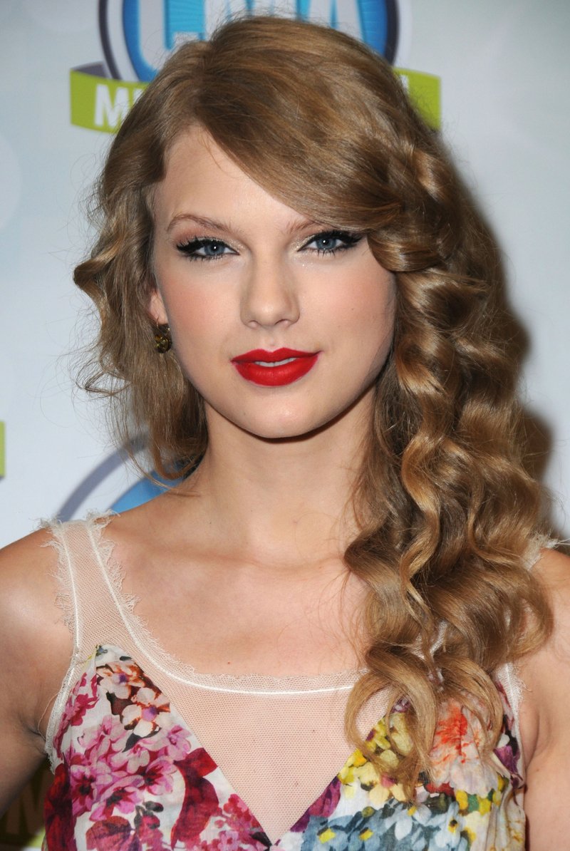Taylor Swift at 2011 CMA Music Festival Press Conference — photo 21