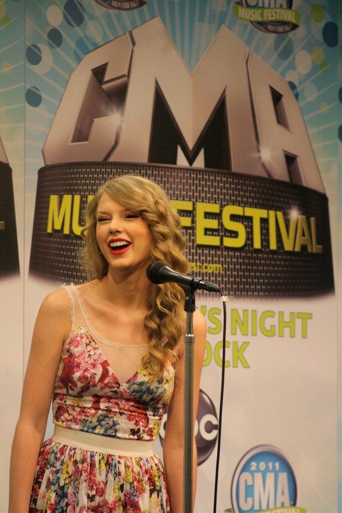 Taylor Swift at 2011 CMA Music Festival Press Conference — photo 26