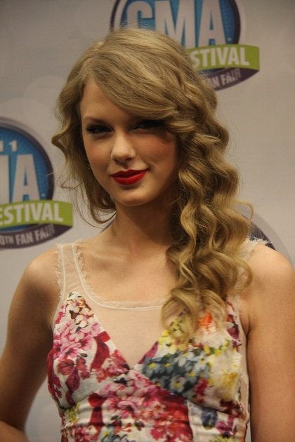 Taylor Swift at 2011 CMA Music Festival Press Conference — photo 31