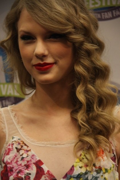 Taylor Swift at 2011 CMA Music Festival Press Conference — photo 35