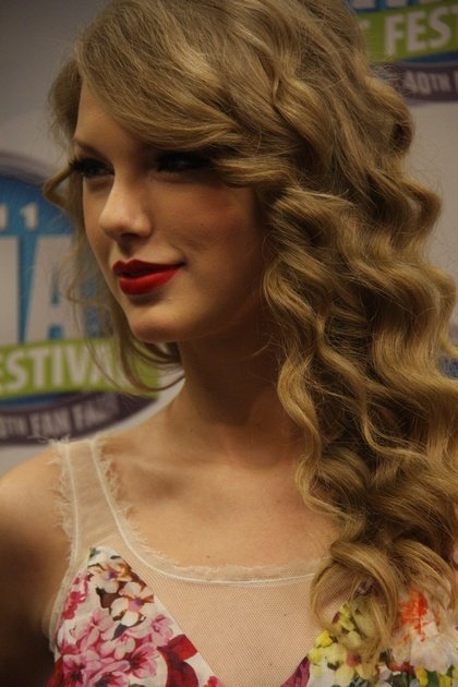 Taylor Swift at 2011 CMA Music Festival Press Conference — photo 38