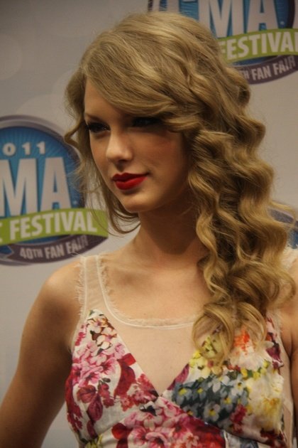 Taylor Swift at 2011 CMA Music Festival Press Conference — photo 39