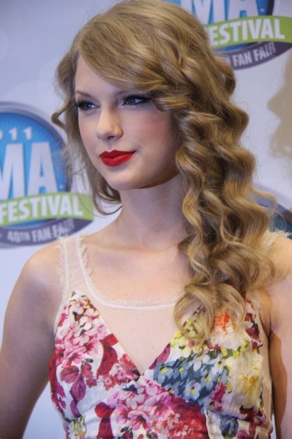 Taylor Swift at 2011 CMA Music Festival Press Conference — photo 40
