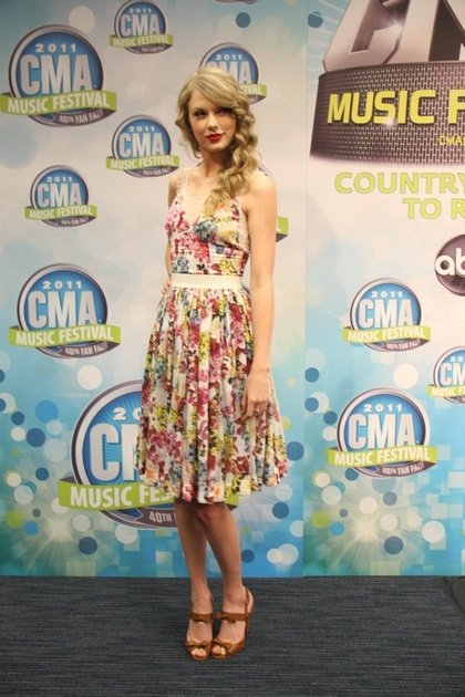Taylor Swift at 2011 CMA Music Festival Press Conference — photo 43