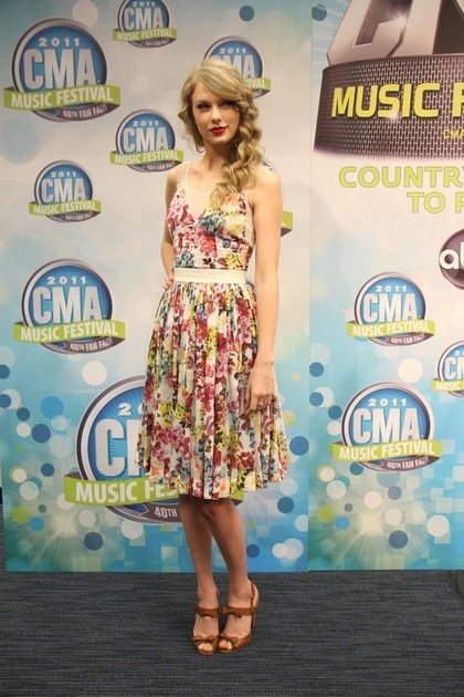 Taylor Swift at 2011 CMA Music Festival Press Conference — photo 45