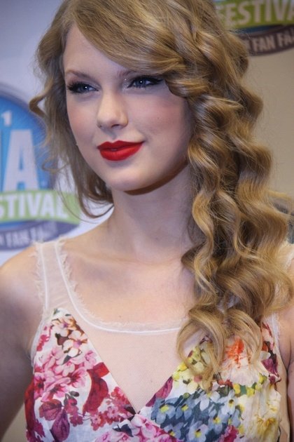 Taylor Swift at 2011 CMA Music Festival Press Conference — photo 47
