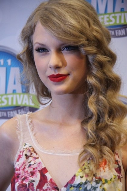 Taylor Swift at 2011 CMA Music Festival Press Conference — photo 48