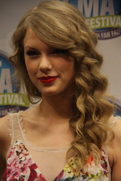 Taylor Swift at 2011 CMA Music Festival Press Conference — photo 50