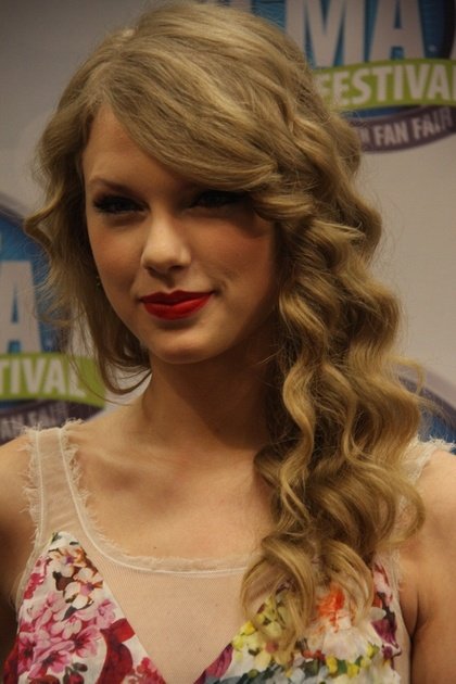 Taylor Swift at 2011 CMA Music Festival Press Conference — photo 51