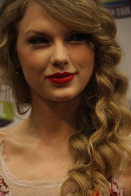 Taylor Swift at 2011 CMA Music Festival Press Conference — photo 53