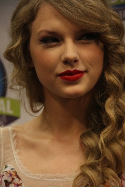 Taylor Swift at 2011 CMA Music Festival Press Conference — photo 54