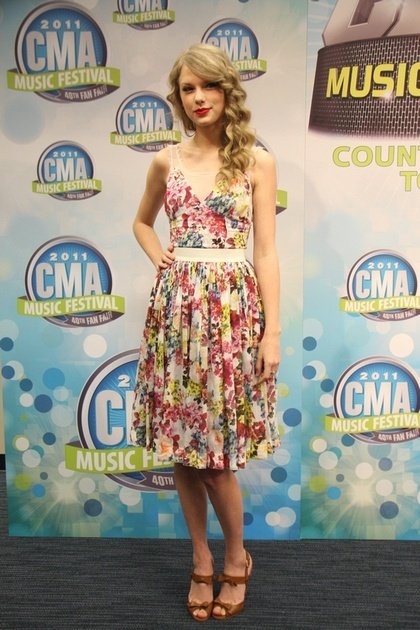 Taylor Swift at 2011 CMA Music Festival Press Conference — photo 61