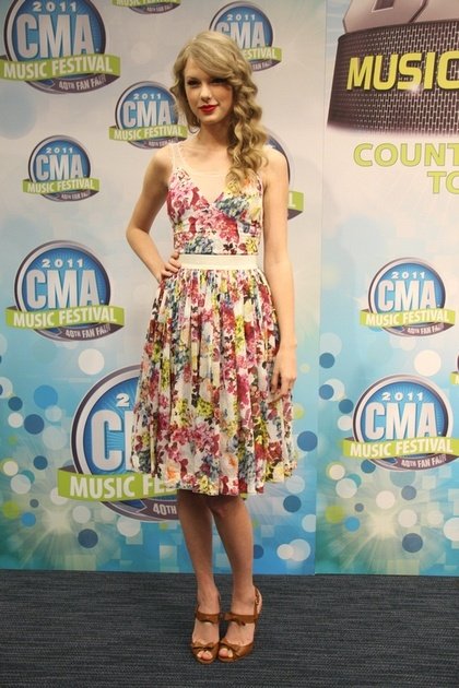 Taylor Swift at 2011 CMA Music Festival Press Conference — photo 63