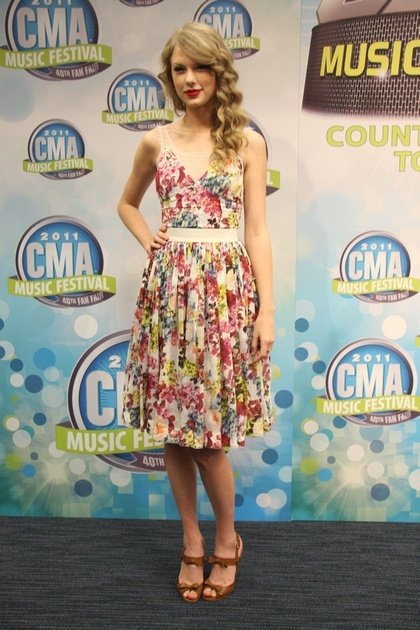 Taylor Swift at 2011 CMA Music Festival Press Conference — photo 64