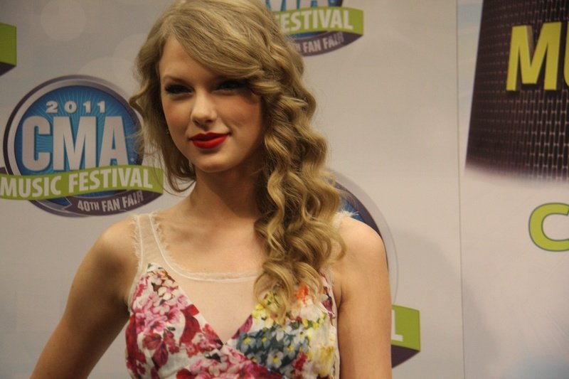 Taylor Swift at 2011 CMA Music Festival Press Conference — photo 67