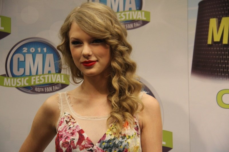 Taylor Swift at 2011 CMA Music Festival Press Conference — photo 68