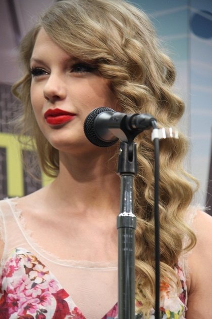 Taylor Swift at 2011 CMA Music Festival Press Conference — photo 70