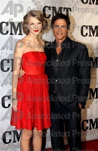 Taylor Swift at CMT Artists of the Year — photo 8