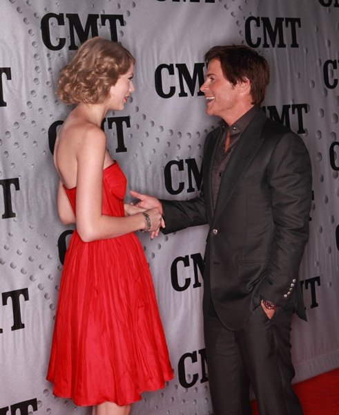Taylor Swift at CMT Artists of the Year — photo 17