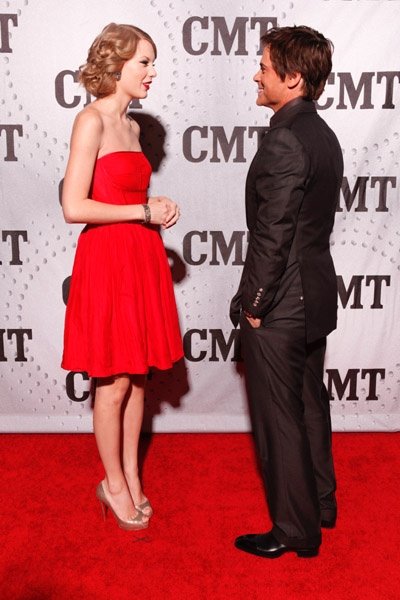 Taylor Swift at CMT Artists of the Year — photo 23