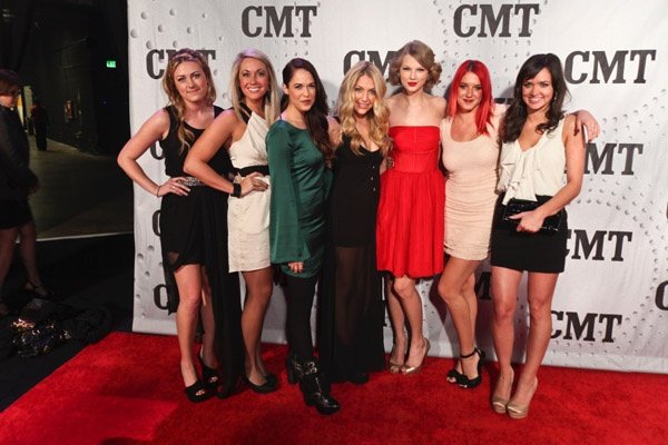 Taylor Swift at CMT Artists of the Year — photo 32