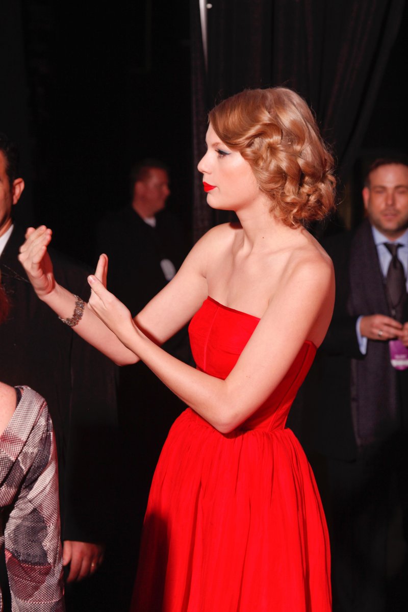 Taylor Swift at CMT Artists of the Year — photo 34
