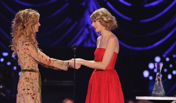 Taylor Swift at CMT Artists of the Year — photo 39