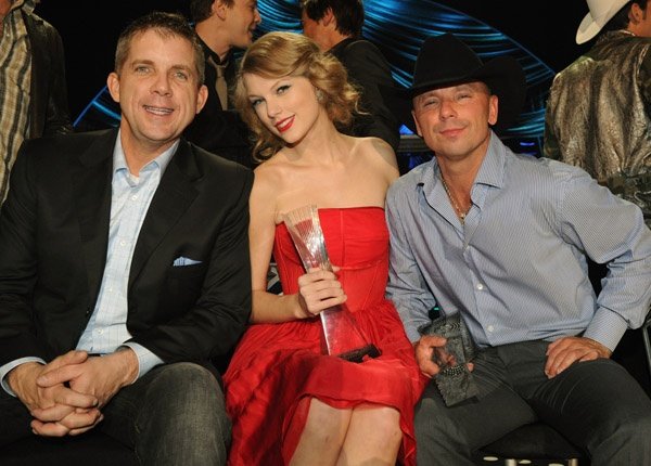 Taylor Swift at CMT Artists of the Year — photo 41