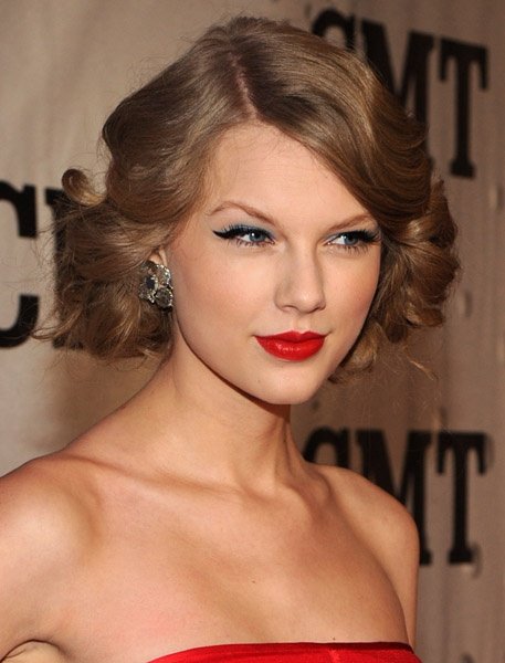 Taylor Swift at CMT Artists of the Year — photo 47
