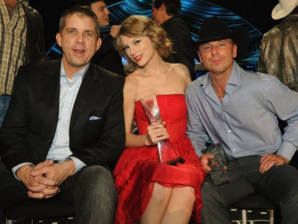 Taylor Swift at CMT Artists of the Year — photo 55