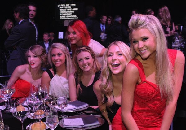 Taylor Swift at CMT Artists of the Year — photo 63