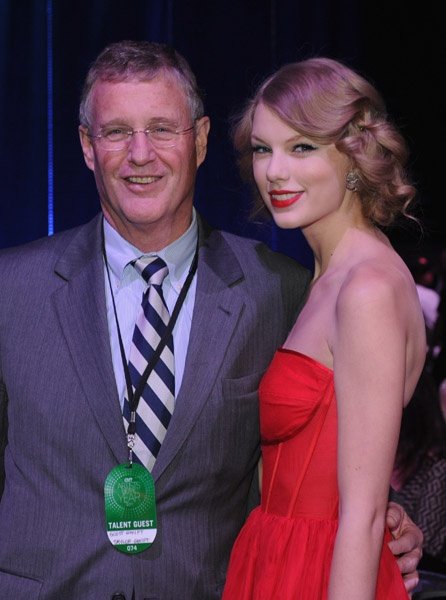 Taylor Swift at CMT Artists of the Year — photo 64
