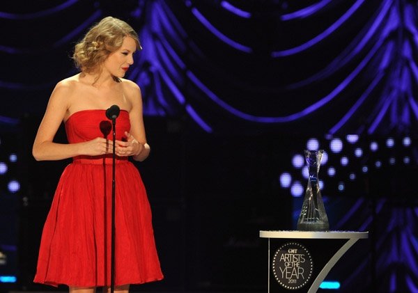 Taylor Swift at CMT Artists of the Year — photo 65