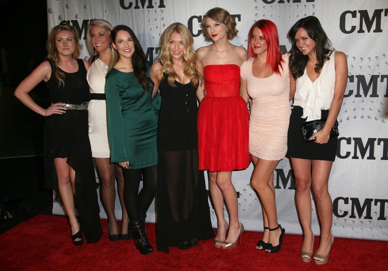 Taylor Swift at CMT Artists of the Year — photo 81