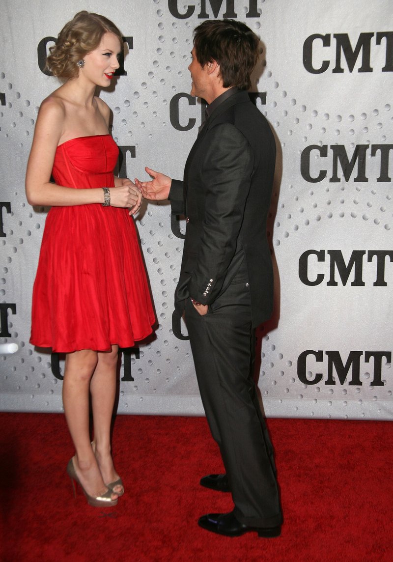 Taylor Swift at CMT Artists of the Year — photo 83