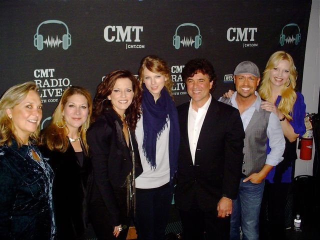Taylor Swift at CMT/Big Machine CRS Party — photo 3