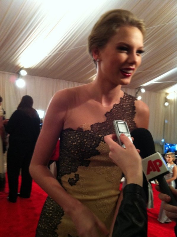Taylor Swift at 2011 Costume Institute Gala — photo 4