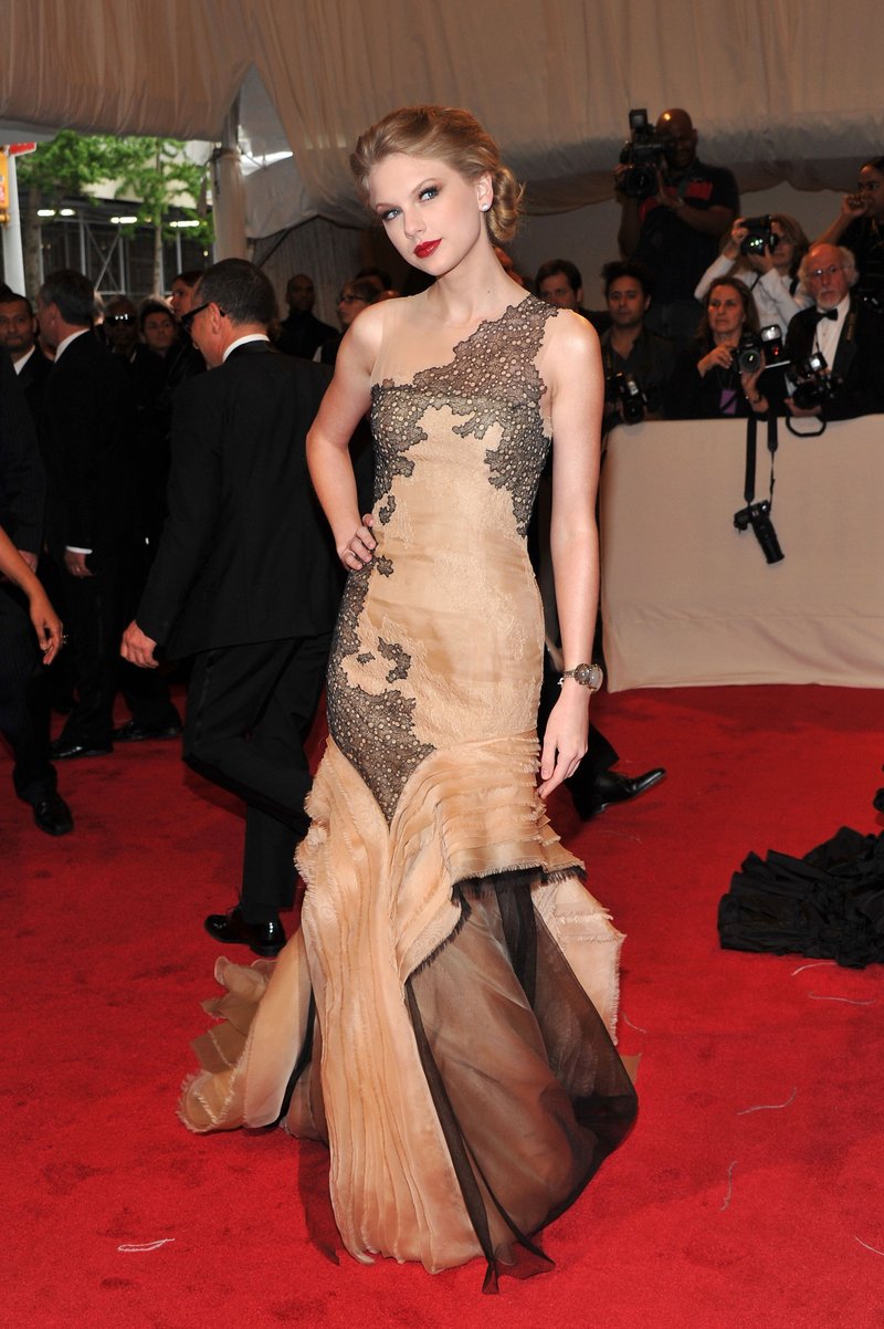 Taylor Swift at 2011 Costume Institute Gala — photo 6