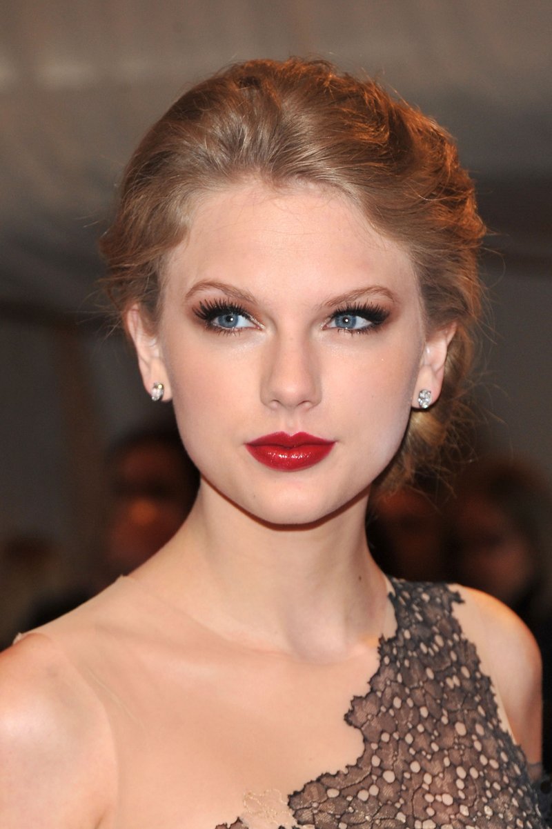 Taylor Swift at 2011 Costume Institute Gala — photo 10