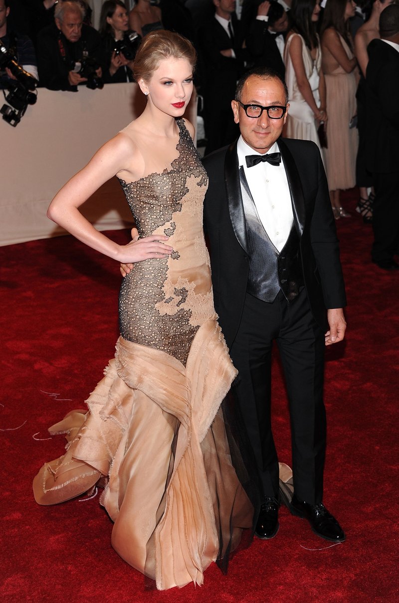 Taylor Swift at 2011 Costume Institute Gala — photo 34