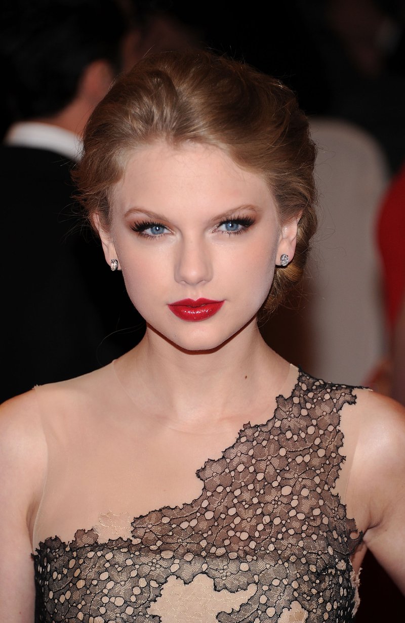 Taylor Swift at 2011 Costume Institute Gala — photo 37