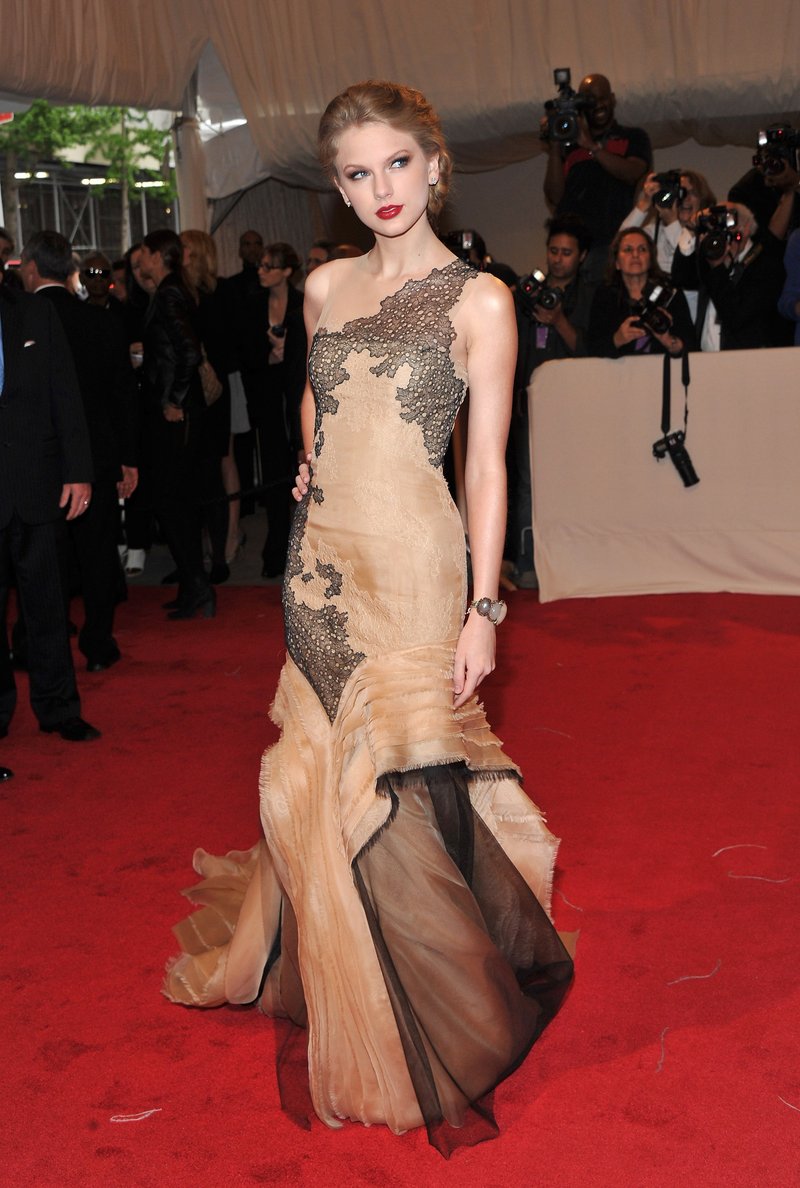 Taylor Swift at 2011 Costume Institute Gala — photo 41