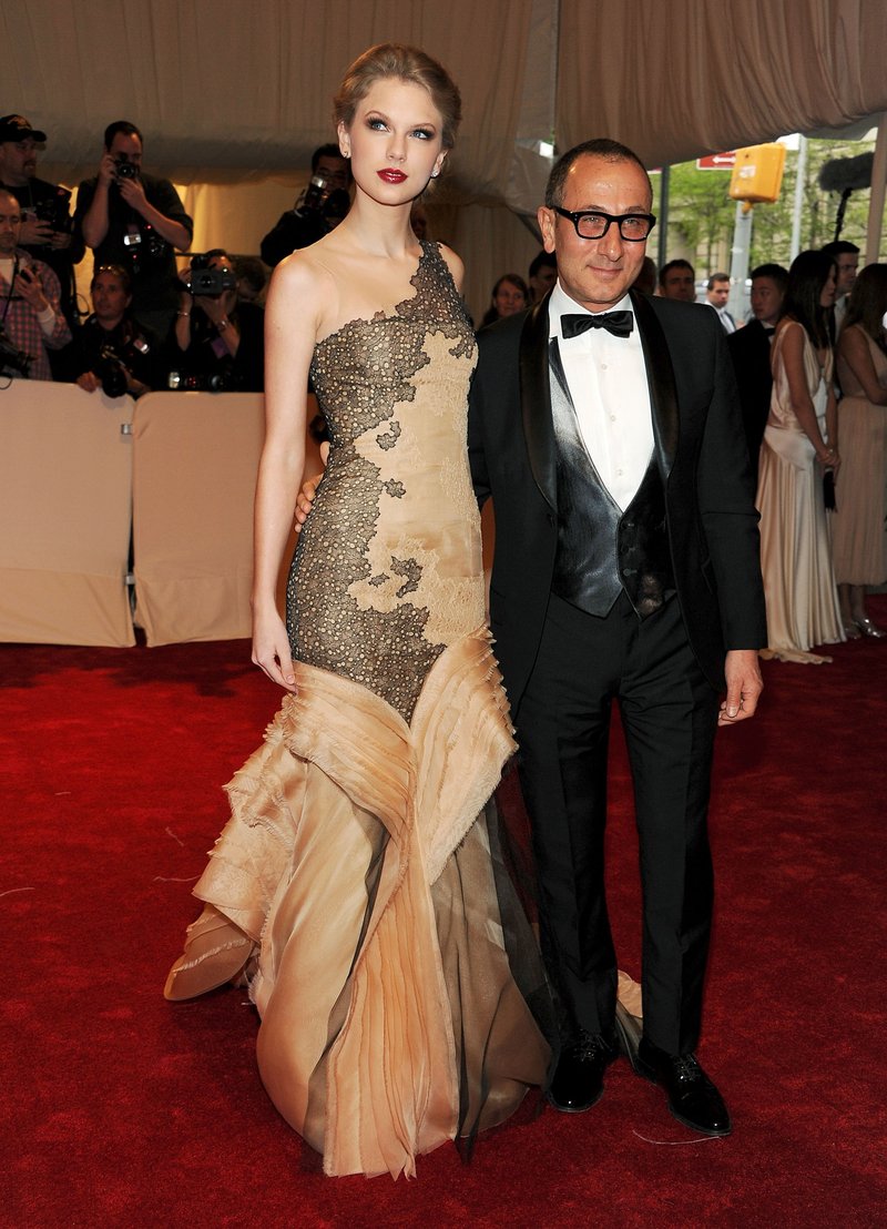 Taylor Swift at 2011 Costume Institute Gala — photo 44