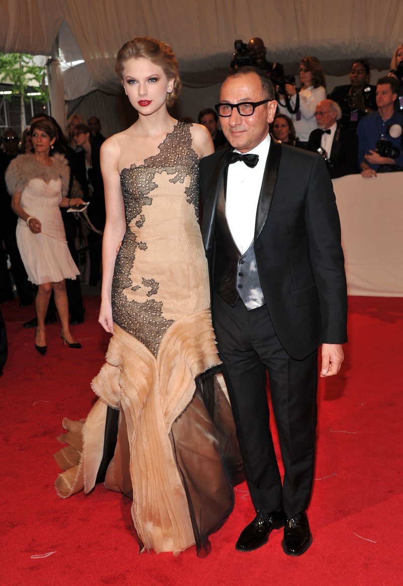 Taylor Swift at 2011 Costume Institute Gala — photo 47