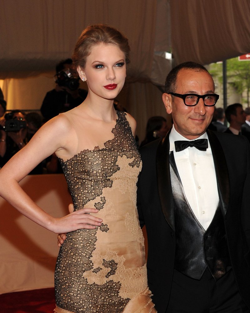 Taylor Swift at 2011 Costume Institute Gala — photo 56