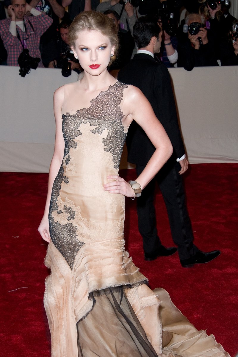 Taylor Swift at 2011 Costume Institute Gala — photo 87