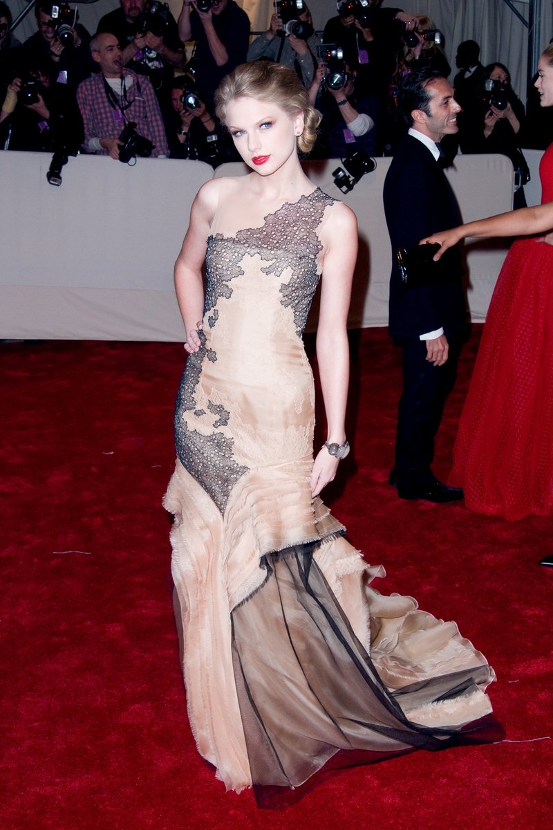 Taylor Swift at 2011 Costume Institute Gala — photo 89